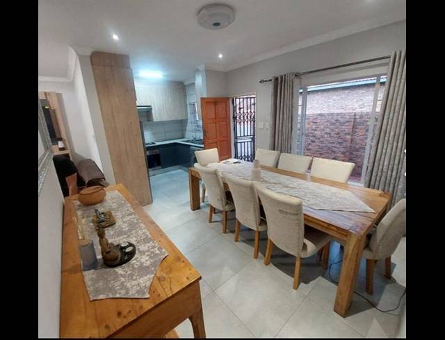 3 BEDROOM TOWNHOUSE FOR SALE IN ELDORAIGNE